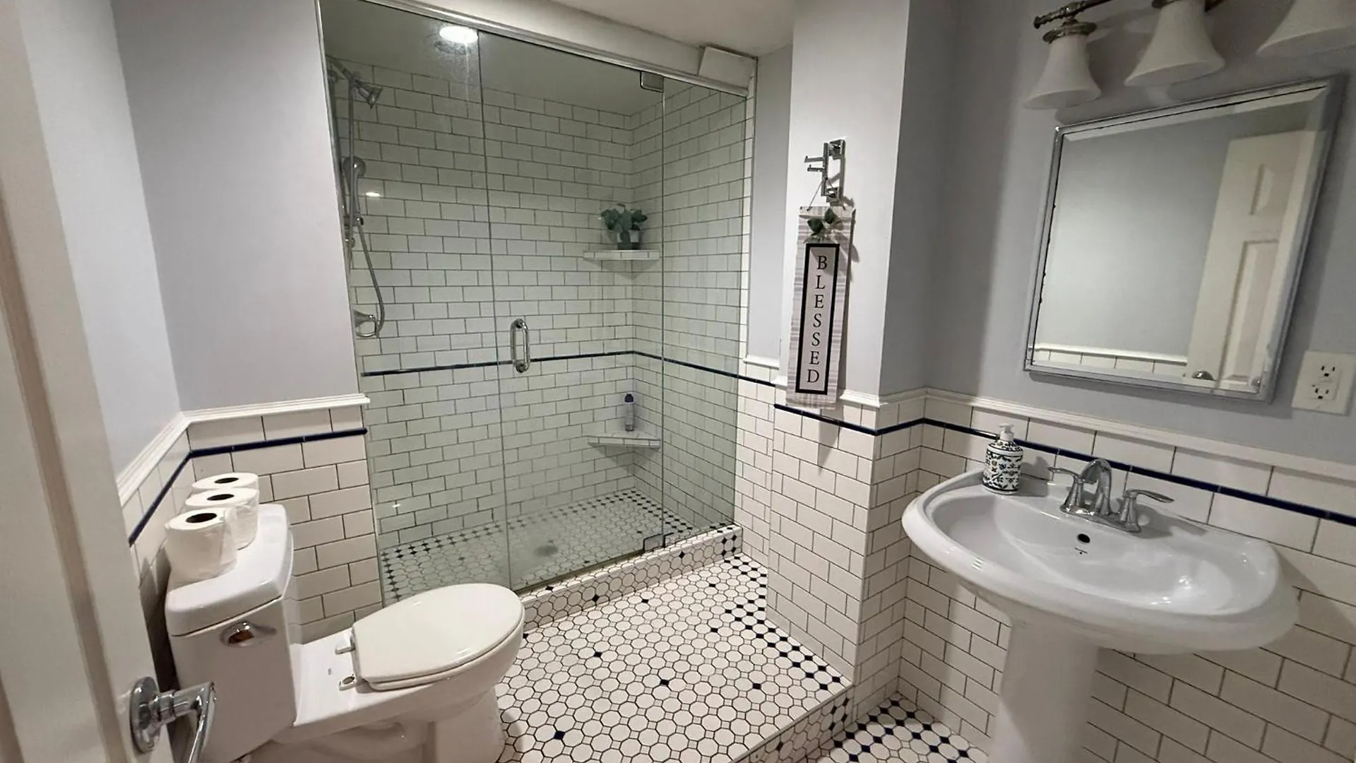 Vancouver City Home Stay- Near Kitsilano Beach, Ubc & Downtown Homestay